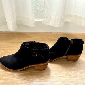 Black velvet Melrose and Market brand Boots